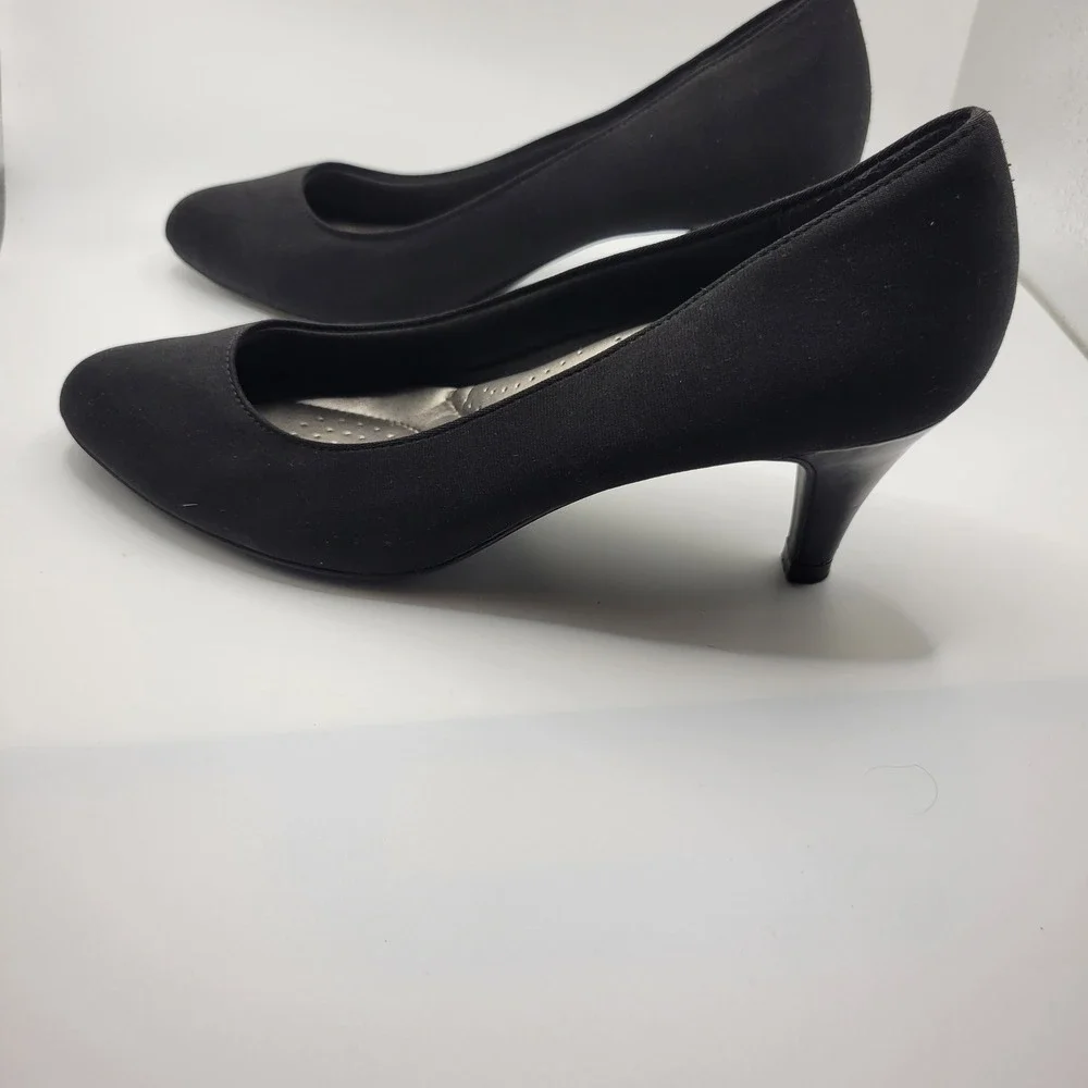 Coach and Four Women Black Slip On Satin Pump with 2.5 Inch Heel Size 7.5 Office